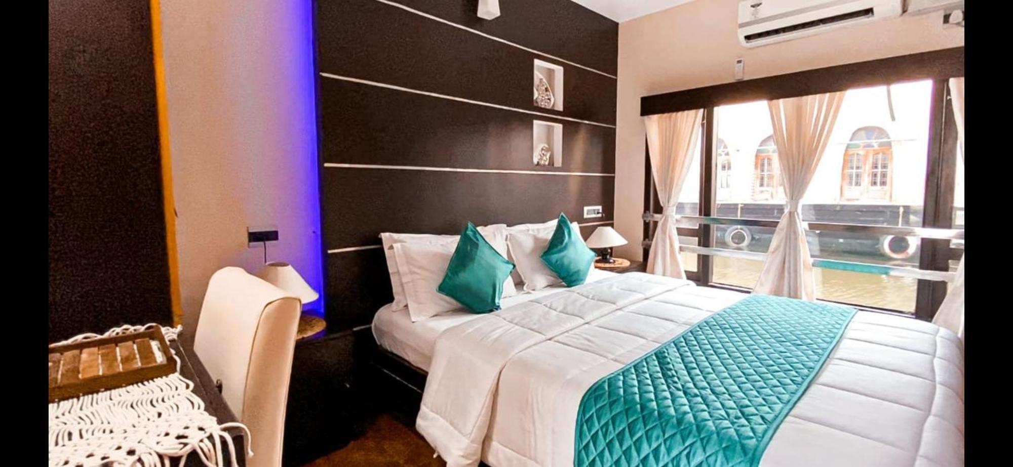 Hotel Victoria Houseboats Alappuzha Zewnętrze zdjęcie